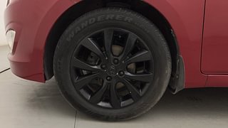 Used 2017 Hyundai Verna [2017-2020] 1.6 VTVT SX Petrol Manual tyres LEFT FRONT TYRE RIM VIEW