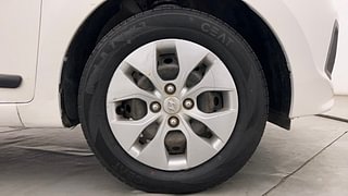 Used 2015 Hyundai Xcent [2014-2017] Base Petrol Petrol Manual tyres RIGHT FRONT TYRE RIM VIEW