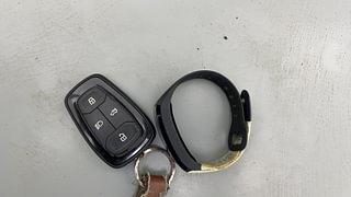Used 2020 Tata Altroz XZ 1.2 Petrol Manual extra CAR KEY VIEW