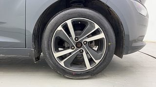 Used 2020 Tata Altroz XZ 1.2 Petrol Manual tyres RIGHT FRONT TYRE RIM VIEW