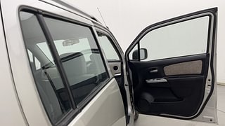 Used 2013 Maruti Suzuki Wagon R 1.0 [2010-2019] VXi Petrol Manual interior RIGHT FRONT DOOR OPEN VIEW