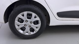 Used 2014 Hyundai Grand i10 [2013-2017] Sportz AT 1.2 Kappa VTVT Petrol Automatic tyres RIGHT REAR TYRE RIM VIEW