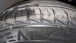 Used 2014 Hyundai Grand i10 [2013-2017] Sportz AT 1.2 Kappa VTVT Petrol Automatic tyres RIGHT FRONT TYRE TREAD VIEW