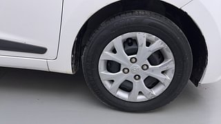 Used 2014 Hyundai Grand i10 [2013-2017] Sportz AT 1.2 Kappa VTVT Petrol Automatic tyres RIGHT FRONT TYRE RIM VIEW