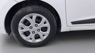 Used 2014 Hyundai Grand i10 [2013-2017] Sportz AT 1.2 Kappa VTVT Petrol Automatic tyres LEFT FRONT TYRE RIM VIEW