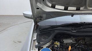 Used 2011 Volkswagen Polo [2010-2014] Comfortline 1.2L (P) Petrol Manual engine ENGINE RIGHT SIDE HINGE & APRON VIEW