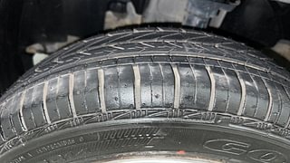 Used 2021 renault Kwid 1.0 RXT Opt Petrol Manual tyres LEFT FRONT TYRE TREAD VIEW