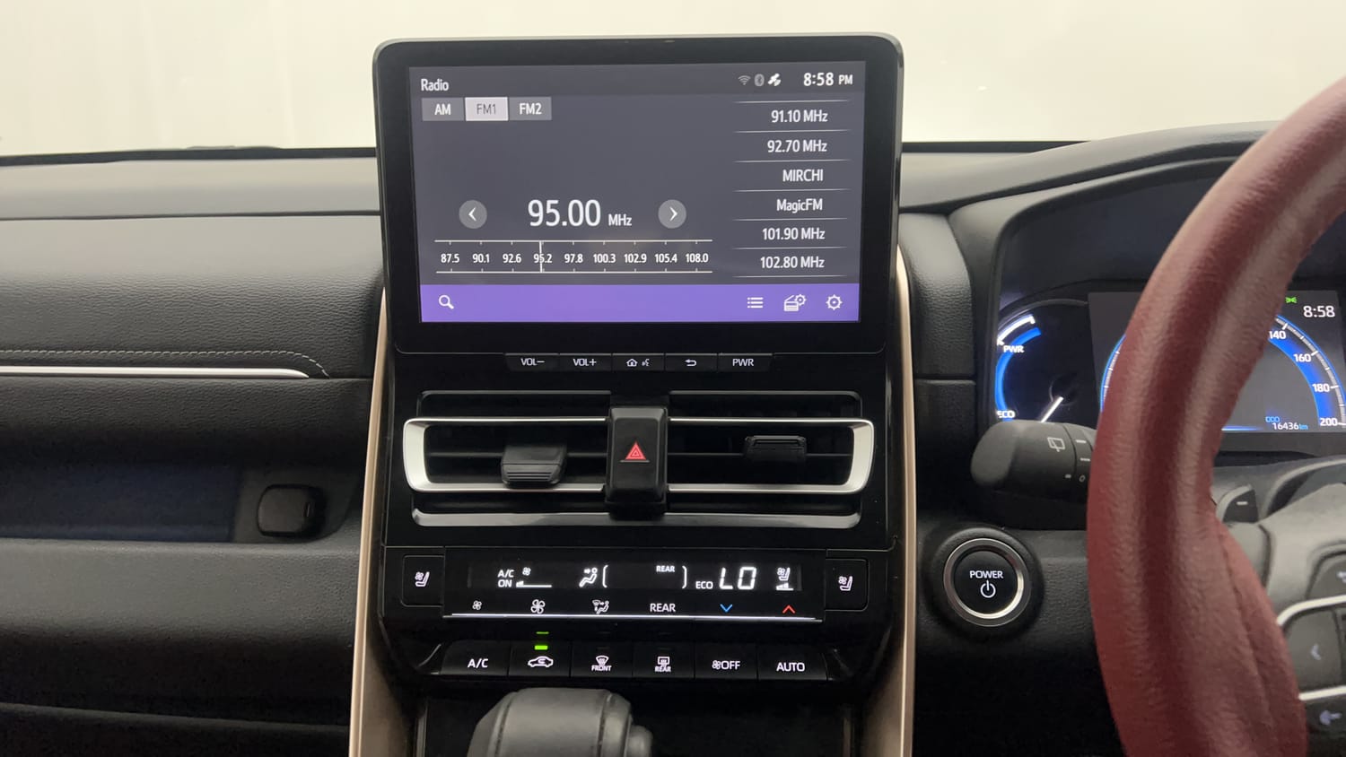 New Maruti Suzuki Invicto interior MUSIC SYSTEM & AC CONTROL VIEW