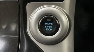 Used 2018 Mahindra XUV500 [2018-2021] W11 AT Diesel Automatic top_features Keyless start