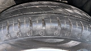 Used 2022 Renault Kwid 1.0 RXT AMT SCE Petrol Automatic tyres RIGHT FRONT TYRE TREAD VIEW
