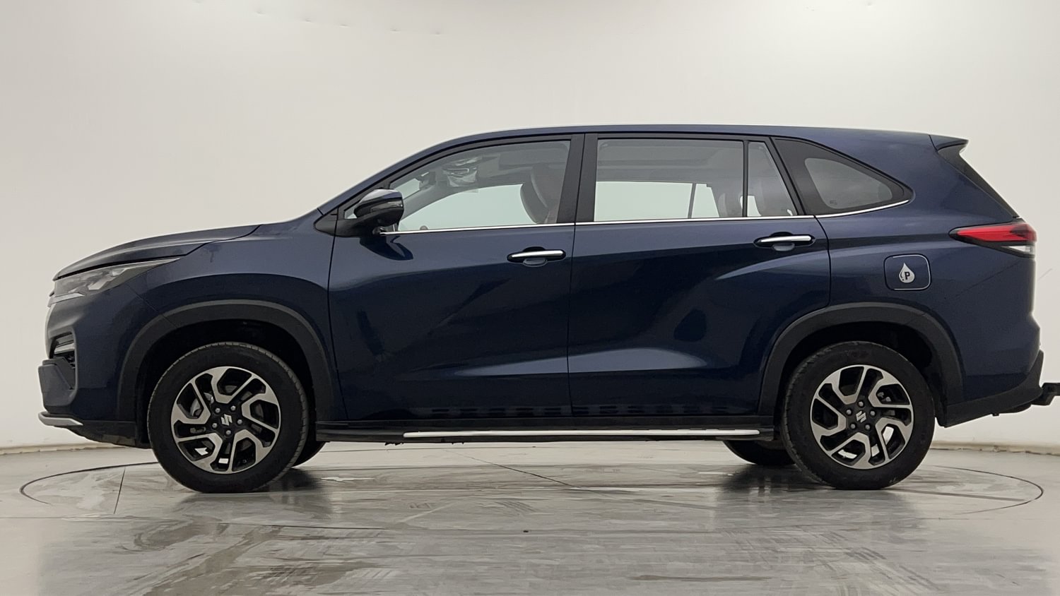 New Maruti Suzuki Invicto exterior LEFT SIDE VIEW