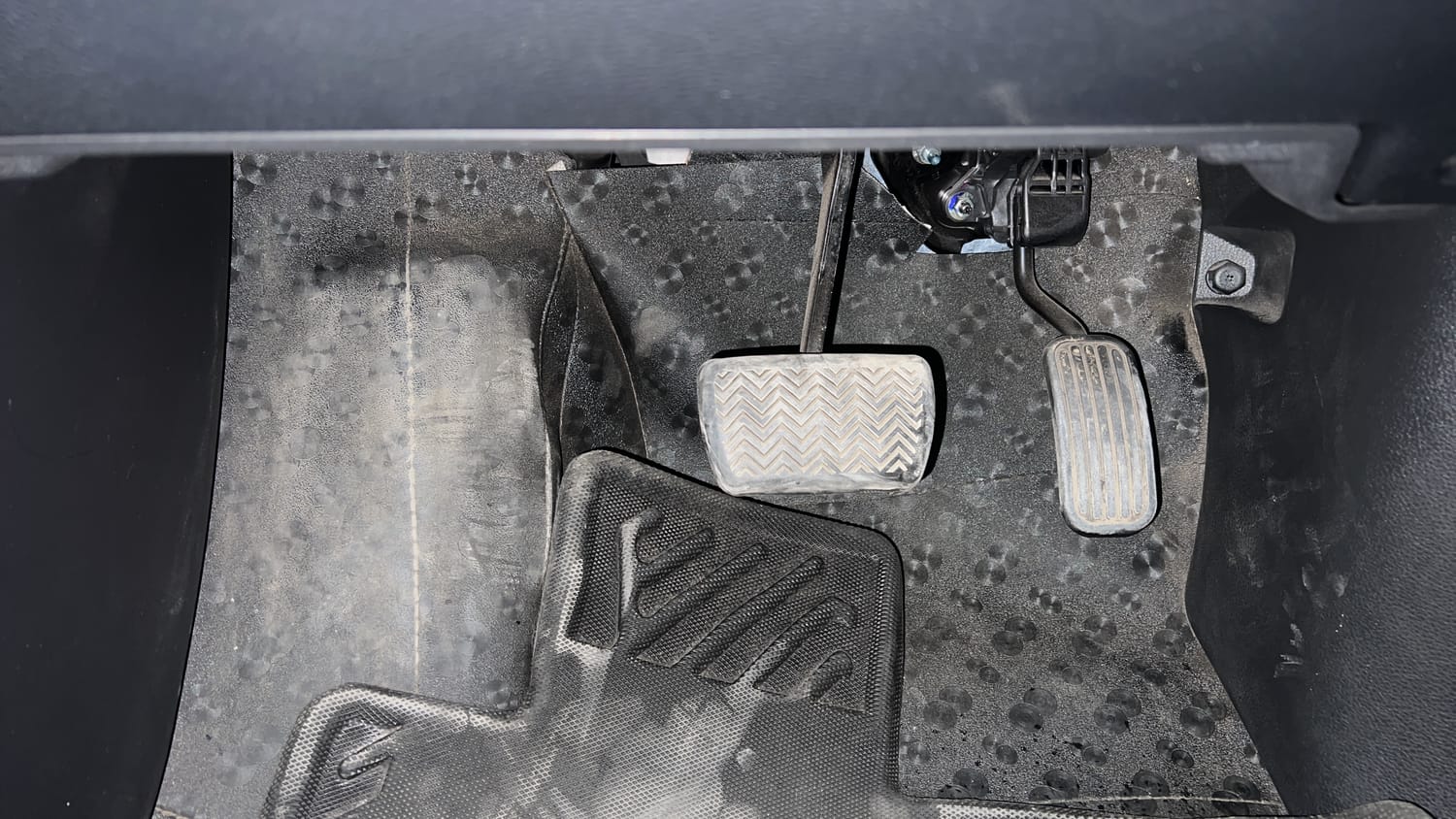 New Maruti Suzuki Invicto interior PEDALS VIEW