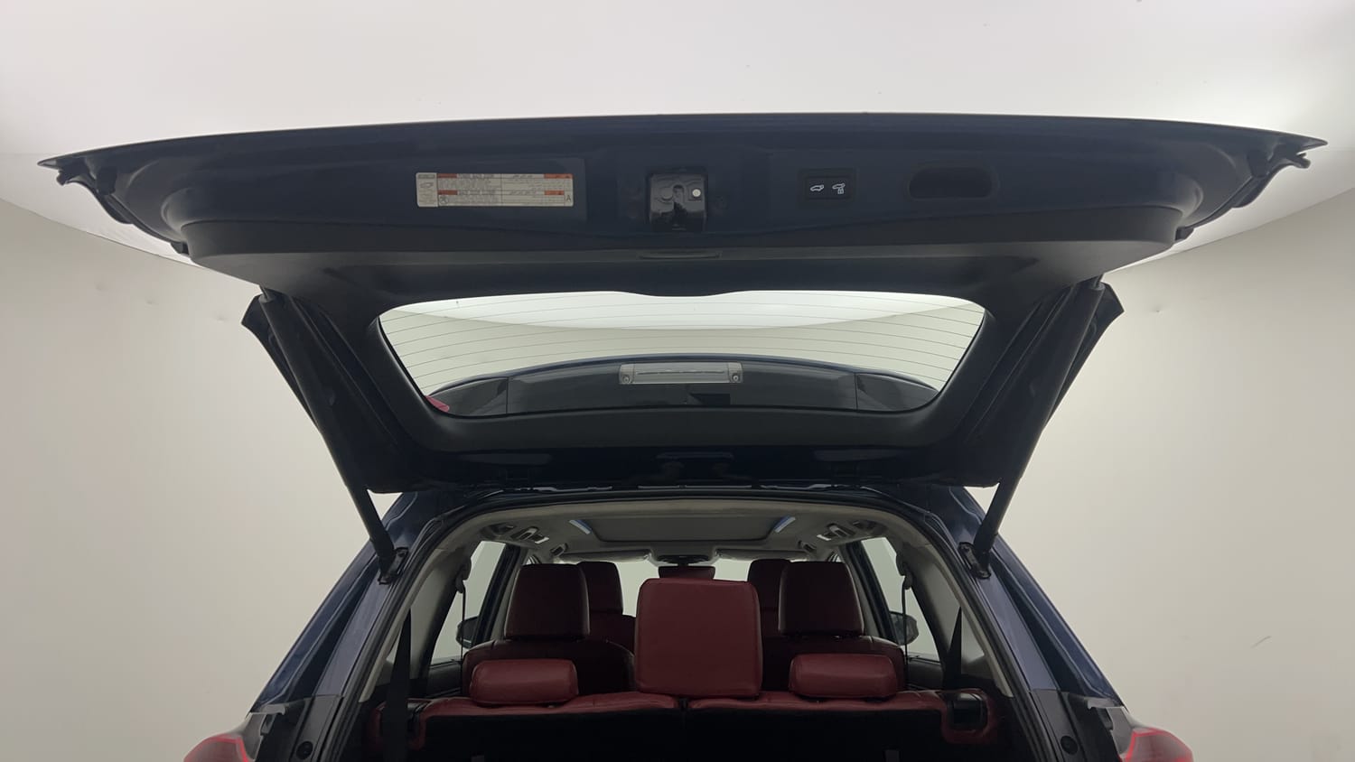 New Maruti Suzuki Invicto interior DICKY DOOR OPEN VIEW