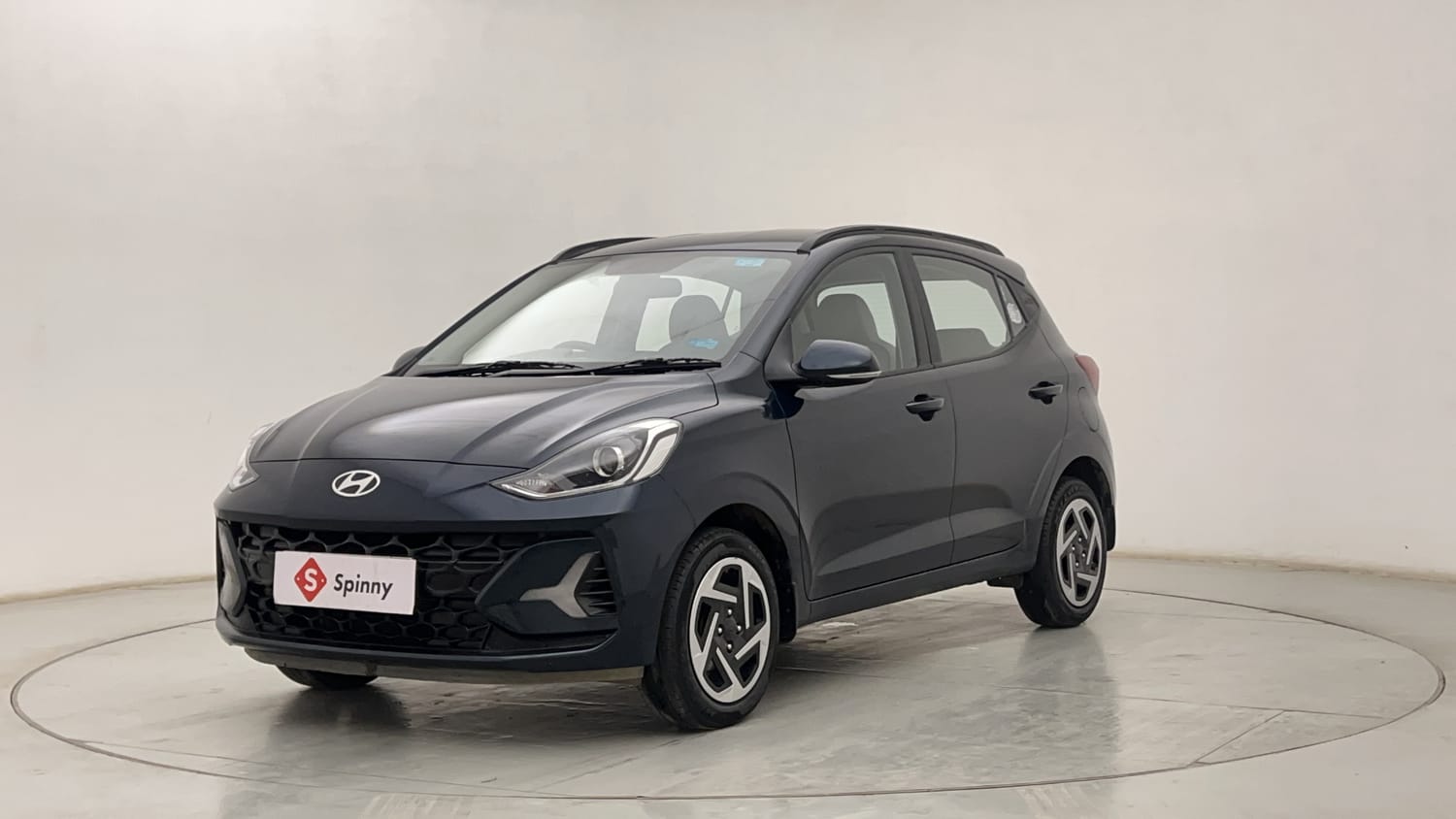 LEFT FRONT CORNER VIEW