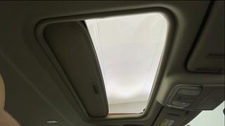 Used 2018 Mahindra XUV500 [2018-2021] W11 AT Diesel Automatic top_features Sunroof