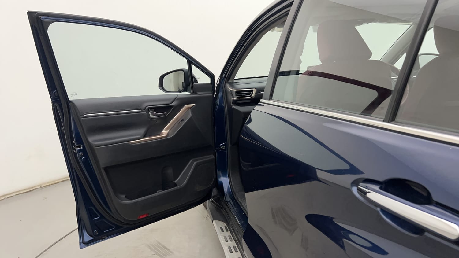 New Maruti Suzuki Invicto interior LEFT FRONT DOOR OPEN VIEW
