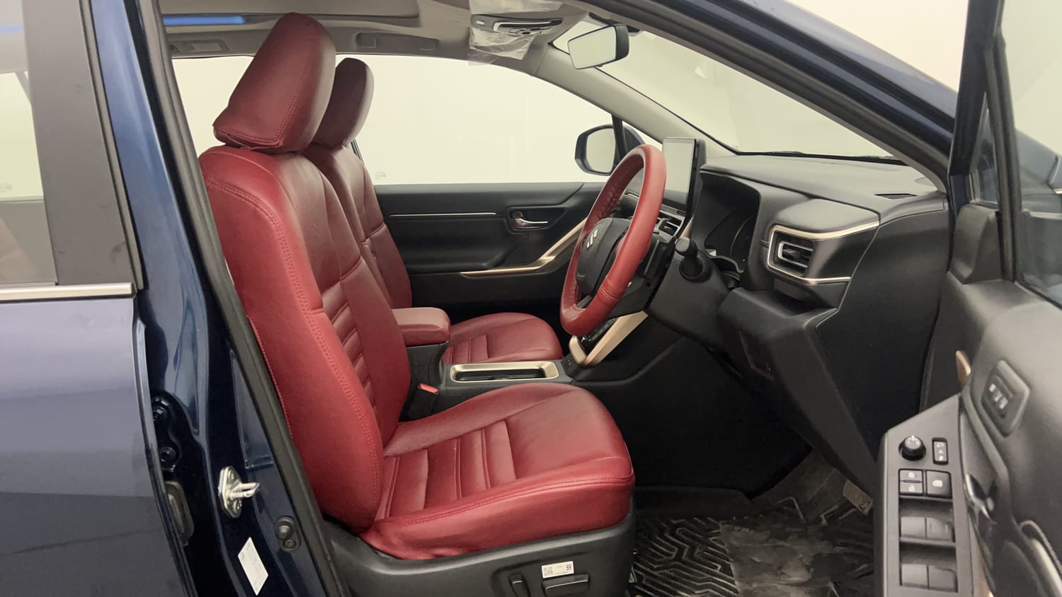 New Maruti Suzuki Invicto interior RIGHT SIDE FRONT DOOR CABIN VIEW