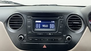 Used 2014 Hyundai Grand i10 [2013-2017] Sportz 1.1 CRDi Diesel Manual top_features Integrated (in-dash) music system