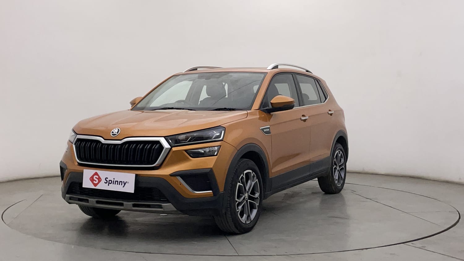 LEFT FRONT CORNER VIEW