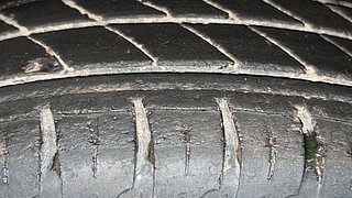 Used 2020 Renault Kwid 1.0 RXT AMT SCE Petrol Automatic tyres LEFT FRONT TYRE TREAD VIEW