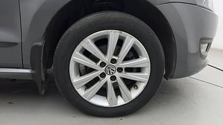 Used 2013 Volkswagen Polo [2010-2014] Highline1.2L (P) Petrol Manual tyres RIGHT FRONT TYRE RIM VIEW