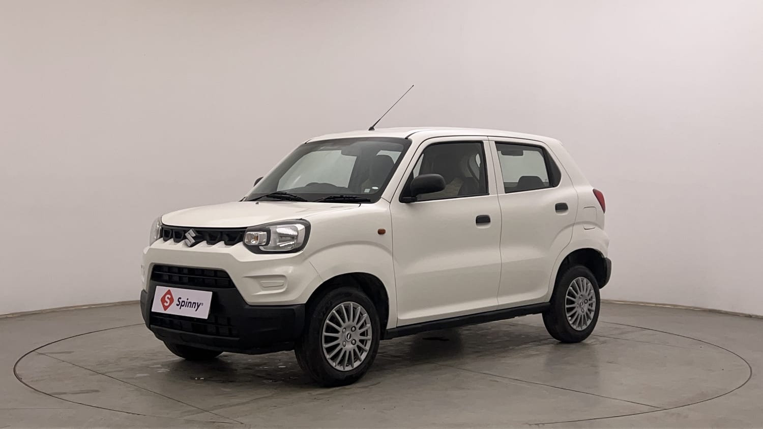 LEFT FRONT CORNER VIEW