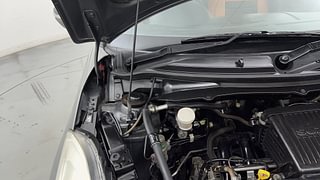 Used 2014 Maruti Suzuki Swift [2011-2017] VXi Petrol Manual engine ENGINE RIGHT SIDE HINGE & APRON VIEW