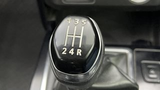 Used 2021 Renault Kiger RXZ 1.0 Turbo MT Petrol Manual interior GEAR  KNOB VIEW