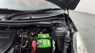 Used 2014 Maruti Suzuki Swift [2011-2017] VXi Petrol Manual engine ENGINE LEFT SIDE HINGE & APRON VIEW