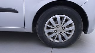 Used 2015 hyundai i10 Sportz 1.1 Petrol Petrol Manual tyres RIGHT FRONT TYRE RIM VIEW