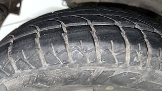 Used 2015 Hyundai Eon [2011-2018] Magna + (O) 1.0 Petrol Manual tyres RIGHT REAR TYRE TREAD VIEW