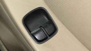Used 2015 Hyundai Eon [2011-2018] Magna + (O) 1.0 Petrol Manual top_features Power windows