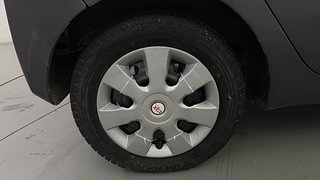 Used 2015 Hyundai Eon [2011-2018] Magna + (O) 1.0 Petrol Manual tyres RIGHT REAR TYRE RIM VIEW