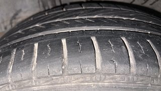 Used 2013 Honda City [2011-2014] 1.5 V MT Petrol Manual tyres RIGHT REAR TYRE TREAD VIEW