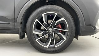 Used 2022 MG Motors Astor Savvy 1.3 Turbo AT S Red Petrol Automatic tyres RIGHT FRONT TYRE RIM VIEW