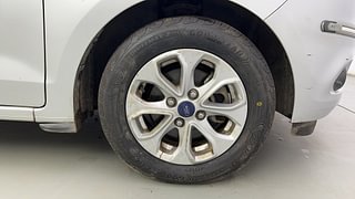 Used 2016 Ford Figo Aspire [2015-2019] Titanium 1.2 Ti-VCT Petrol Manual tyres RIGHT FRONT TYRE RIM VIEW