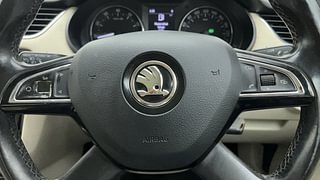 Used 2015 Skoda Octavia [2013-2017] Elegance 1.8 TSI AT Petrol Automatic top_features Cruise control