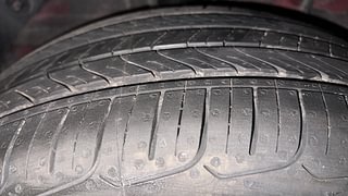 Used 2014 Hyundai Elite i20 [2014-2018] Asta 1.2 Petrol Manual tyres RIGHT REAR TYRE TREAD VIEW