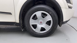 Used 2015 Mahindra XUV500 [2011-2015] W6 Diesel Manual tyres RIGHT FRONT TYRE RIM VIEW