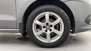 Used 2013 volkswagen Vento 1.6L Highline Petrol Petrol Manual tyres RIGHT FRONT TYRE RIM VIEW
