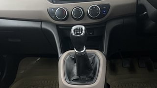 Used 2013 Hyundai Grand i10 [2013-2017] Asta 1.2 Kappa VTVT Petrol Manual interior GEAR  KNOB VIEW