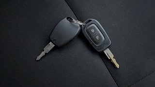 Used 2019 Renault Kwid [2015-2019] 1.0 RXT AMT Opt Petrol Automatic extra CAR KEY VIEW