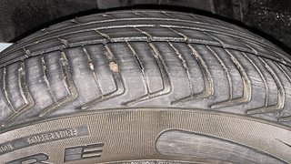 Used 2019 Renault Kwid [2015-2019] 1.0 RXT AMT Opt Petrol Automatic tyres RIGHT REAR TYRE TREAD VIEW