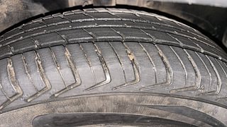 Used 2019 Renault Kwid [2015-2019] 1.0 RXT AMT Opt Petrol Automatic tyres RIGHT FRONT TYRE TREAD VIEW