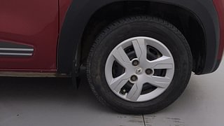 Used 2019 Renault Kwid [2015-2019] 1.0 RXT AMT Opt Petrol Automatic tyres RIGHT FRONT TYRE RIM VIEW