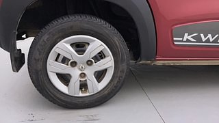 Used 2019 Renault Kwid [2015-2019] 1.0 RXT AMT Opt Petrol Automatic tyres RIGHT REAR TYRE RIM VIEW