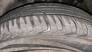Used 2019 Renault Kwid [2015-2019] 1.0 RXT AMT Opt Petrol Automatic tyres LEFT FRONT TYRE TREAD VIEW