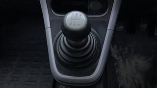 Used 2014 Maruti Suzuki Ritz Vxi BS-IV Petrol Manual interior GEAR  KNOB VIEW