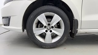 Used 2017 Skoda Rapid new [2016-2020] Style Petrol AT Petrol Automatic tyres LEFT FRONT TYRE RIM VIEW