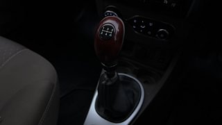 Used 2016 Renault Duster [2015-2019] 85 PS RXZ 4X2 MT Diesel Manual interior GEAR  KNOB VIEW